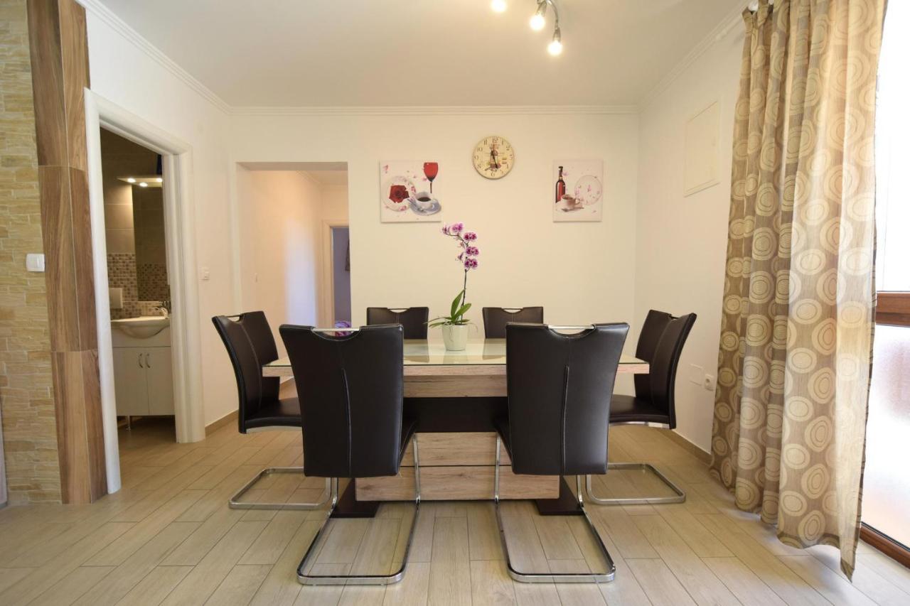 Rose Apartment