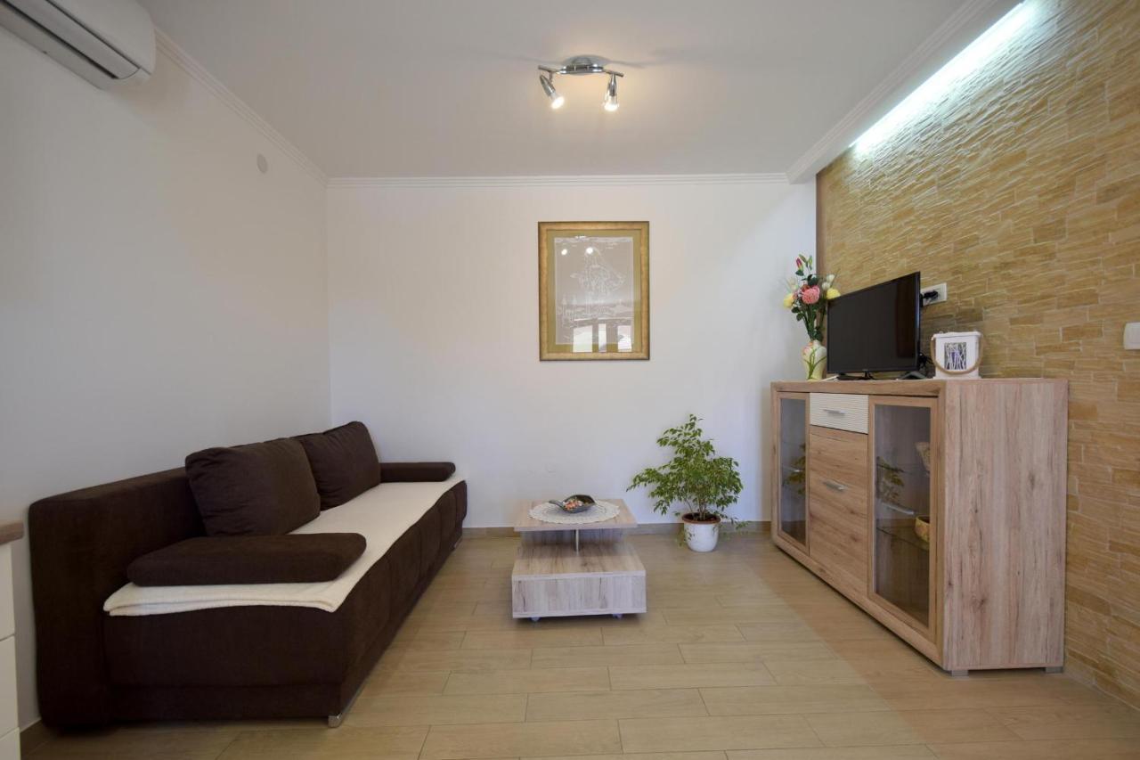 Rose Apartment *